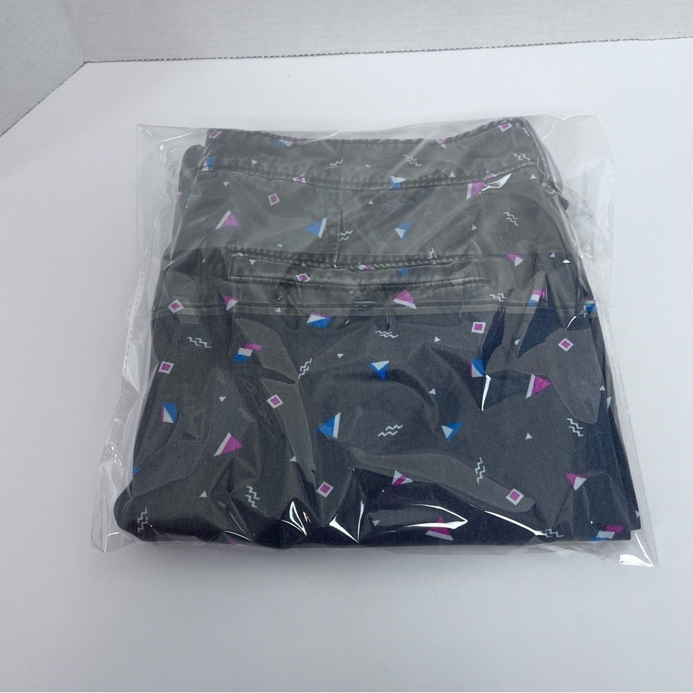 Hollister Men's 80's Allover Print 100% Cotton, Button Fly Shorts Size 34; Party - Picture 13 of 13